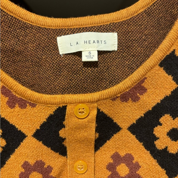 Super adorable LA hearts crop sweater top - Picture 4 of 5